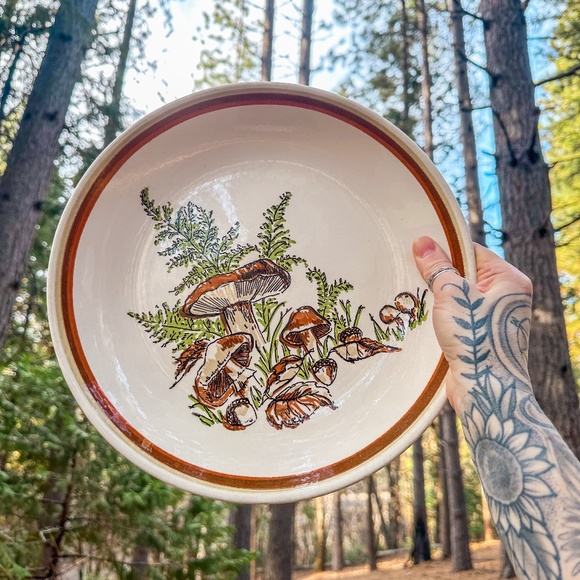 vintage Jeanette “woodland magic” large mushroom decor plate USA made 11”
